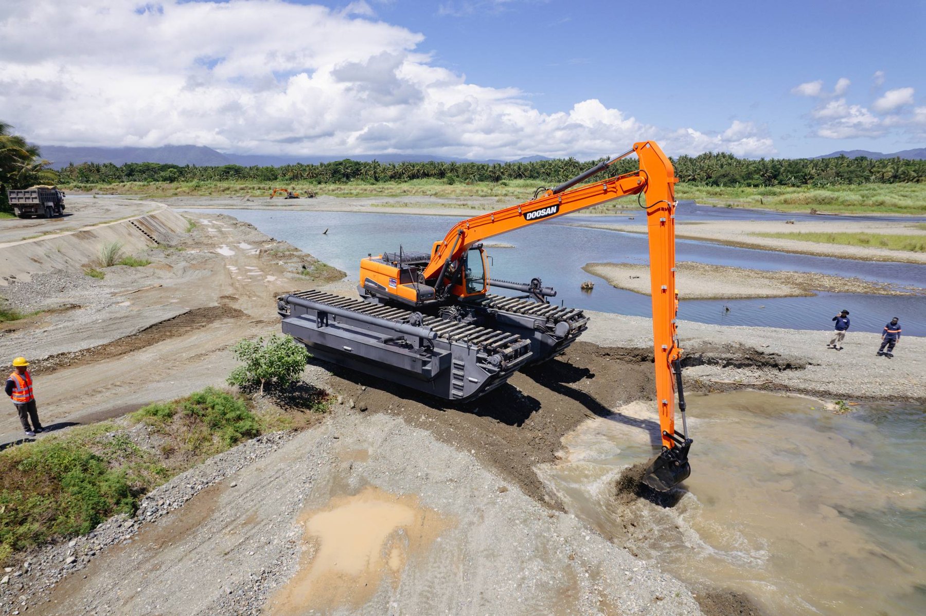 Uni Asia amphibious excavator project